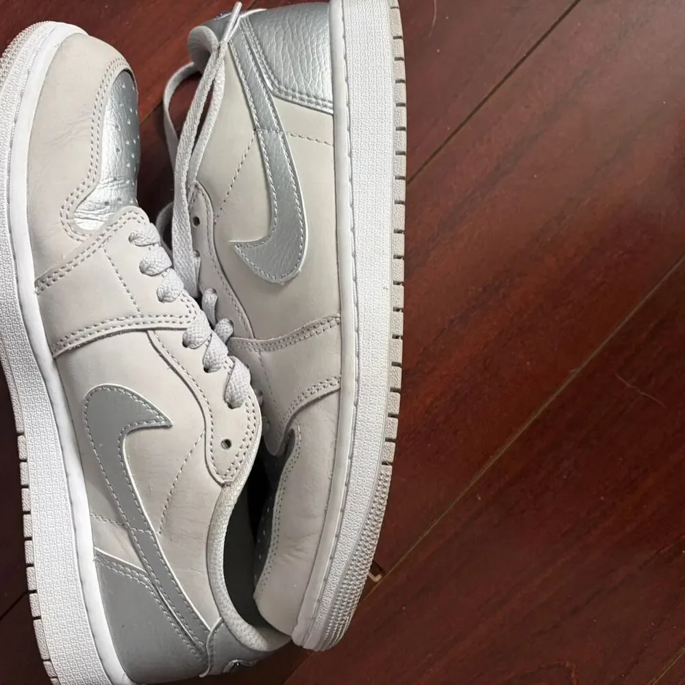 Jordan 1 Retro Low Metallic Silver Trainers